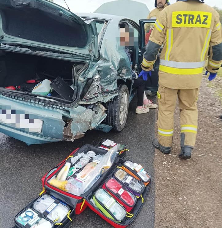 Wypadek z udziałem samochodu osobowego i ciężarówki na S7