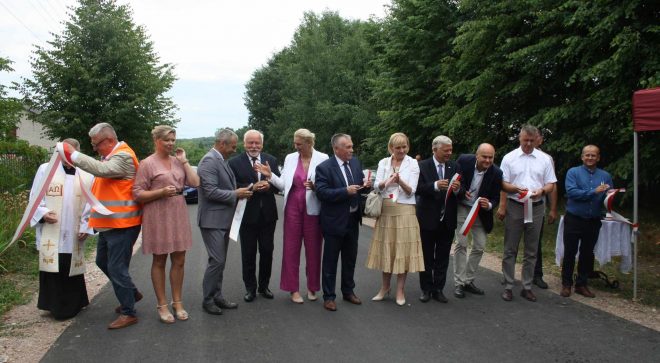 Uroczyste otwarcie oraz poświęcenie przebudowanych dwóch dróg na terenie gminy Jastrząb