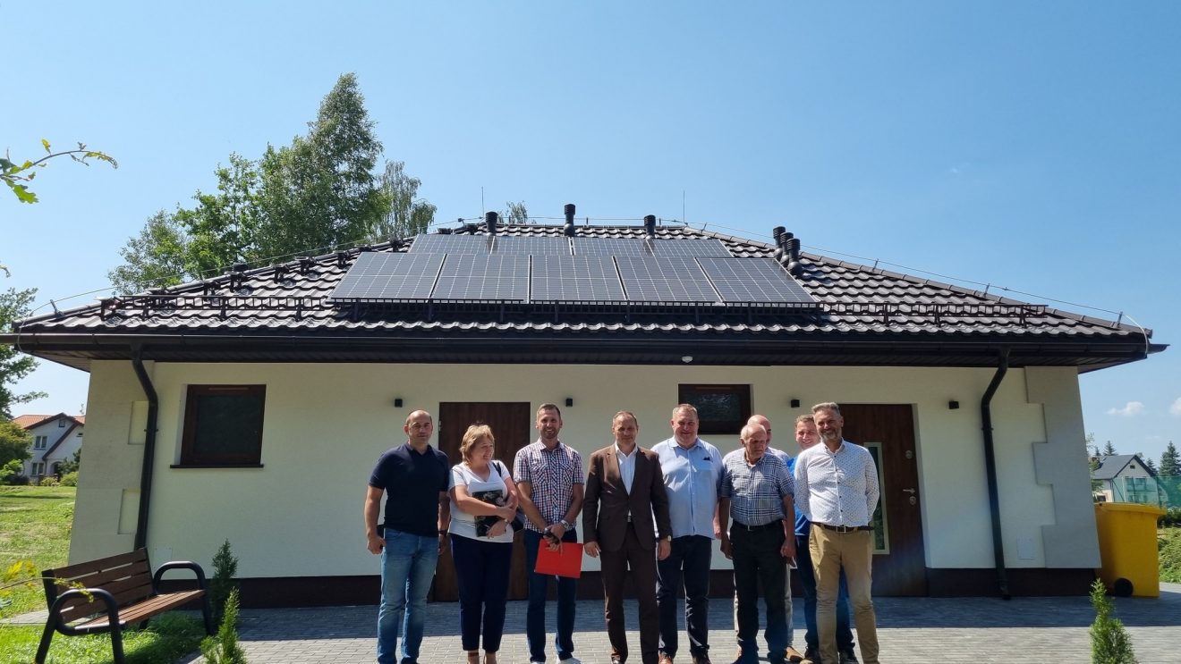 Miłośnicy caravaningu mogą już korzystać z kamper parku nad zalewem w Szydłowcu