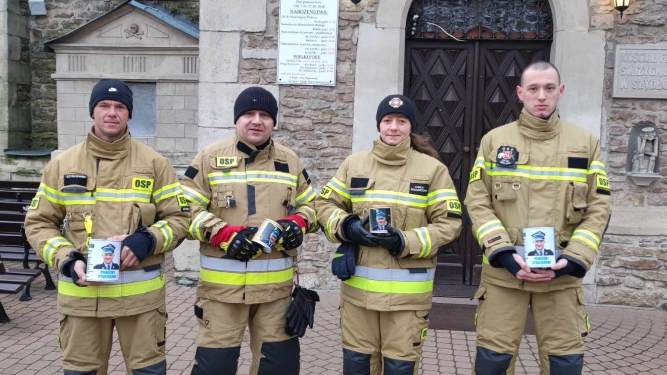 Strażacy z powiatu szydłowieckiego pomagają koledze strażakowi Aleksemu Sasinowi