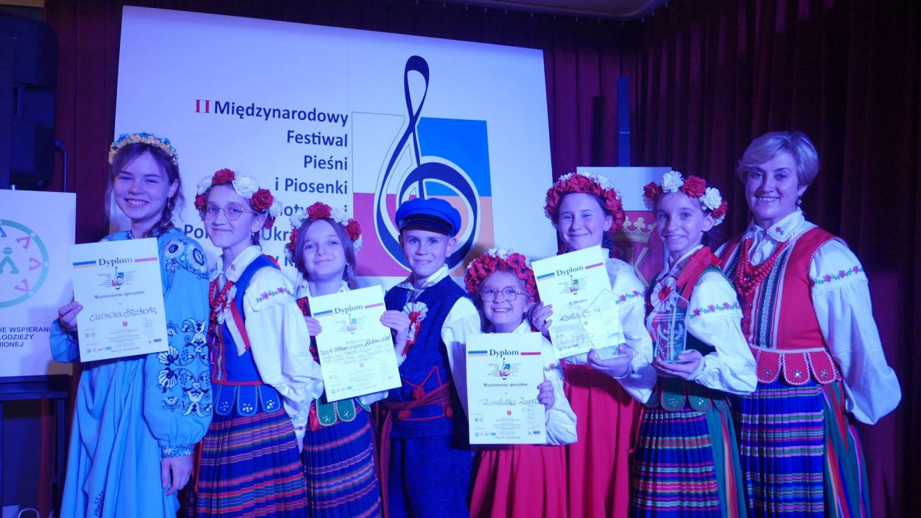 Wspaniałe sukcesy „Radosnych Nutek” i ich solistek na międzynarodowym festiwalu. Wyśpiewane dwa II miejsca i dwa wyróżnienia specjalne Wspaniałe sukcesy „Radosnych Nutek” i ich solistek na międzynarodowym festiwalu. Wyśpiewane dwa II miejsca i dwa wyróżnienia specjalne