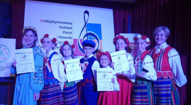 Wspaniałe sukcesy „Radosnych Nutek” i ich solistek na międzynarodowym festiwalu. Wyśpiewane dwa II miejsca i dwa wyróżnienia specjalne