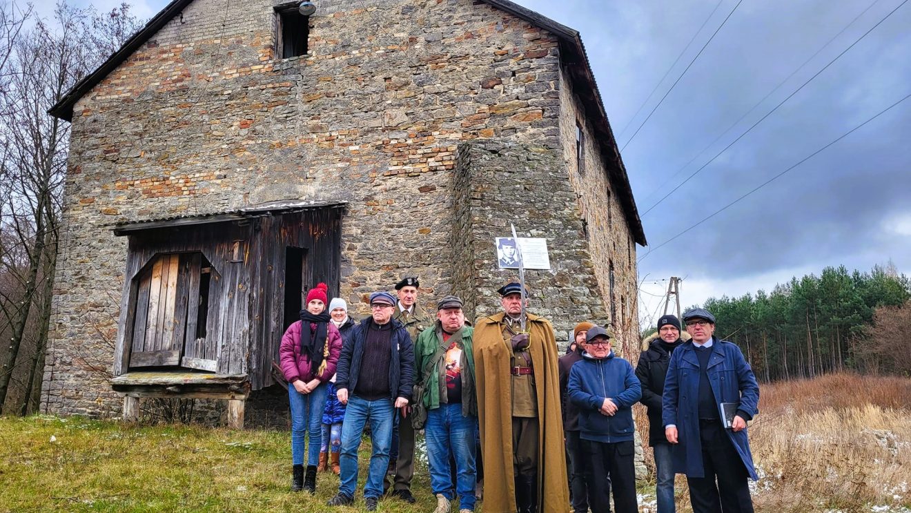 Odsłonięcie tablicy pamiątkowej żołnierza niezłomnego Aleksandra Młyńskiego pseudonim Drągal