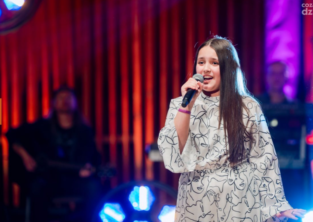 Kinga Dąbrowa w czołówce finału „Co za Talent” Kinga Dąbrowa w czołówce finału „Co za Talent”