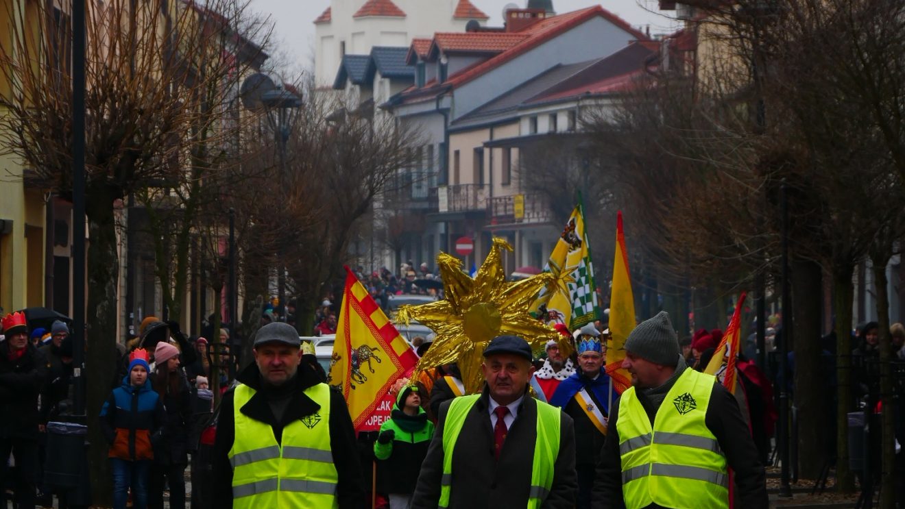 Jubileuszowy, 10. Orszak Trzech Króli uroczyście przeszedł przez ulice Szydłowca Jubileuszowy, 10. Orszak Trzech Króli uroczyście przeszedł przez ulice Szydłowca