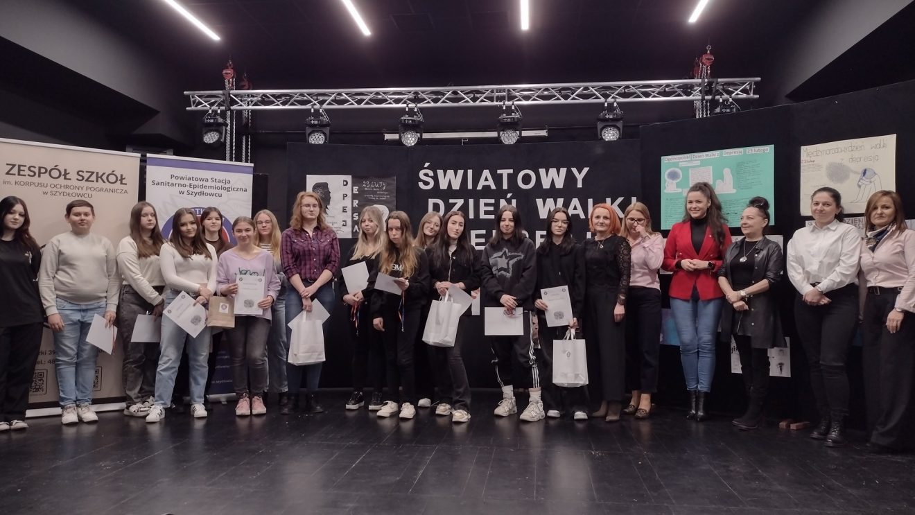 Laureaci konkursu plastycznego nawiązującego do dnia walki z depresją