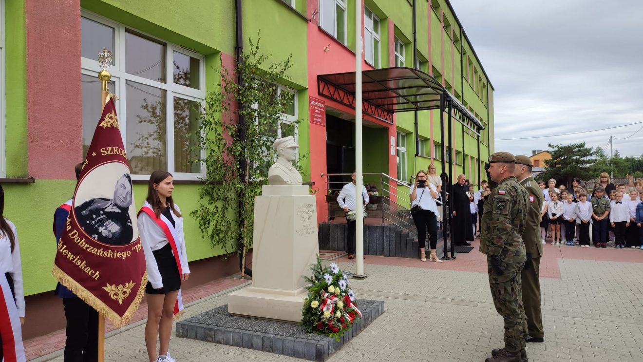 Pomnik mjr Henryka Dobrzańskiego „Hubala” w Chlewiskach