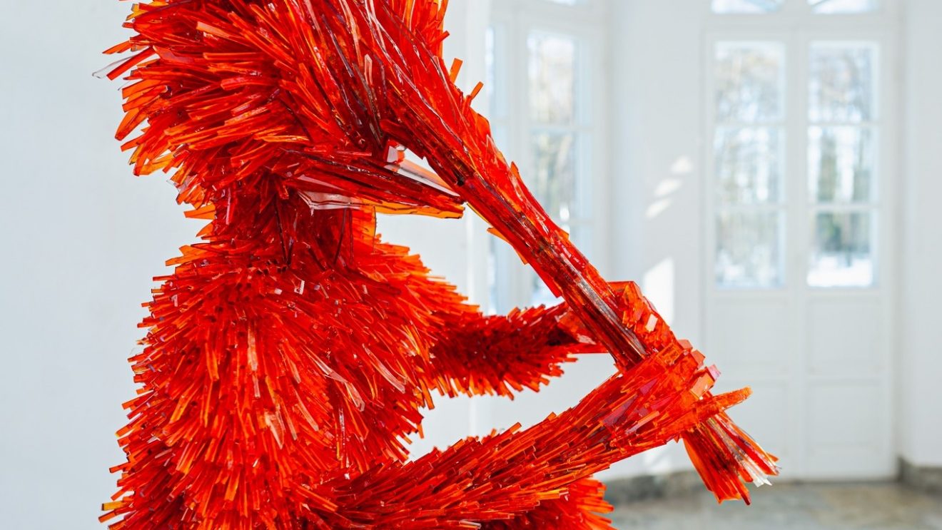 Niezwykła wystawa szklanych rzeźb Marty Klonowskiej w CRP w Orońsku