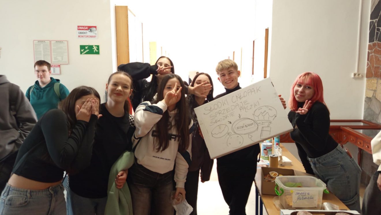 Tłusty czwartek z sercem – charytatywna akcja w LO im. Henryka Sienkiewicza w Szydłowcu