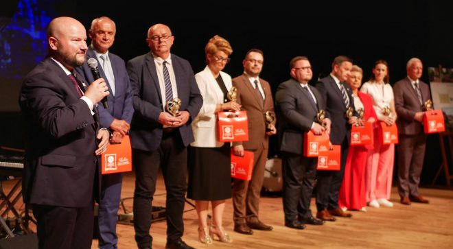 Wyróżnienie dla powiatu szydłowieckiego na gali „Bo pomaganie to siła”