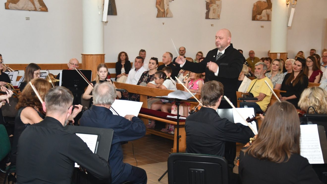 Magia muzyki Straussa w Orońsku – wyjątkowy koncert Orkiestry Polish Camerata Magia muzyki Straussa w Orońsku – wyjątkowy koncert Orkiestry Polish Camerata