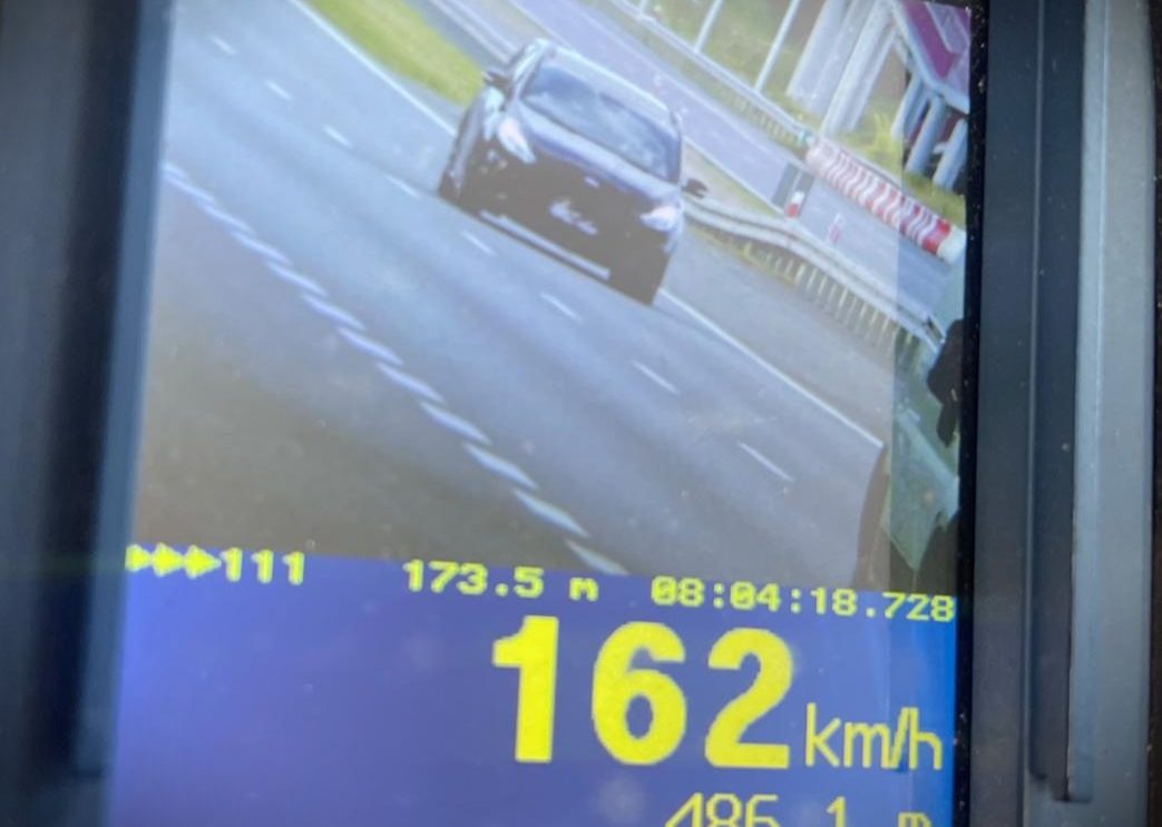 Szybka jazda na drogach powiatu – kierowcy tracą prawa jazdy