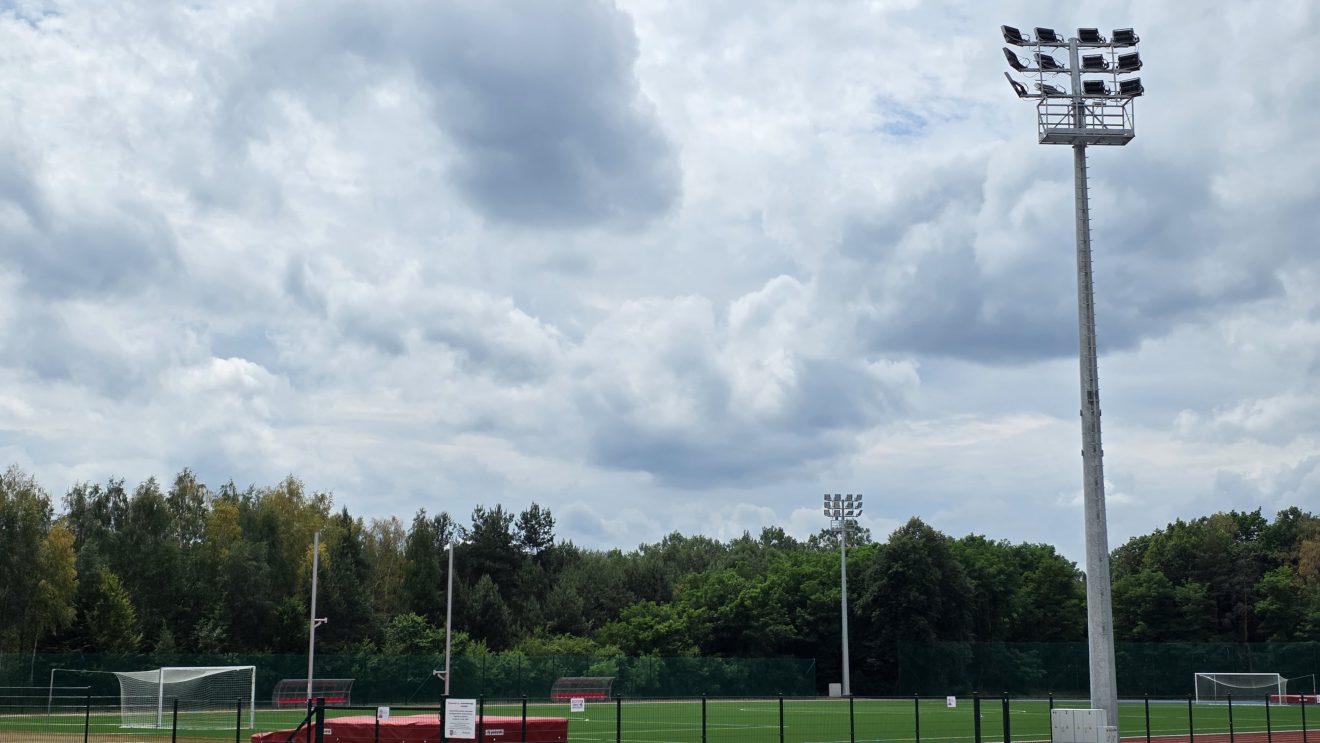 Gorące tematy na XVI Sesji Rady Powiatu w Szydłowcu. Boisko jeszcze nie oddane, a już użytkowane. Gorące tematy na XVI Sesji Rady Powiatu w Szydłowcu. Boisko jeszcze nie oddane, a już użytkowane.