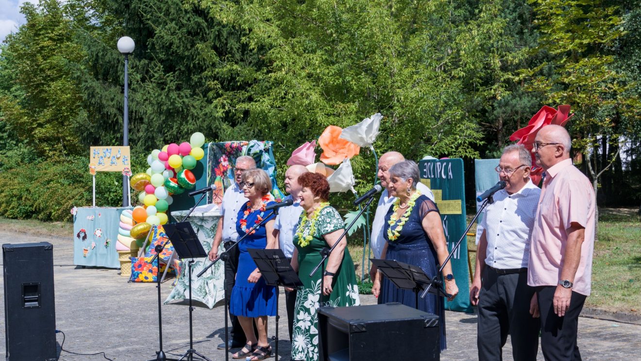 Hawajski Piknik w Łaziskach – Międzynarodowy Dzień Przyjaźni pełen muzyki, uśmiechu i życzliwości