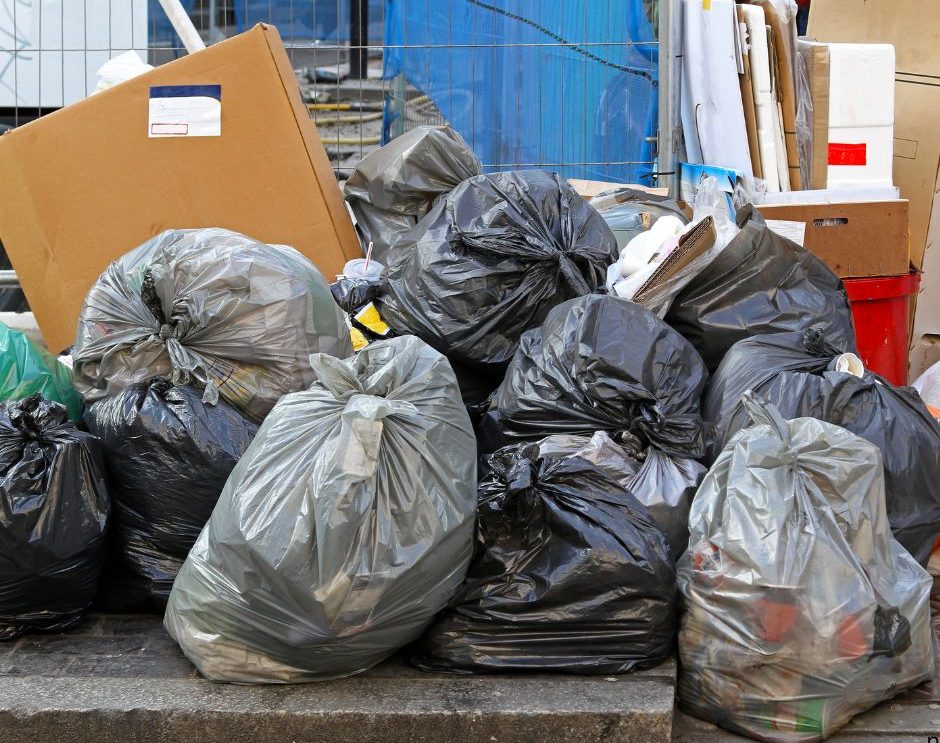 Nie ma zgody na śmiecenie! Sprawcy zaśmiecania ustaleni – odpowiedzą przed sądem.