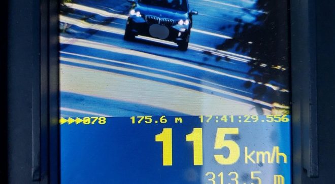 Dwóch kierowców straciło prawa jazdy za nadmierną prędkość w ostatni weekend wakacji