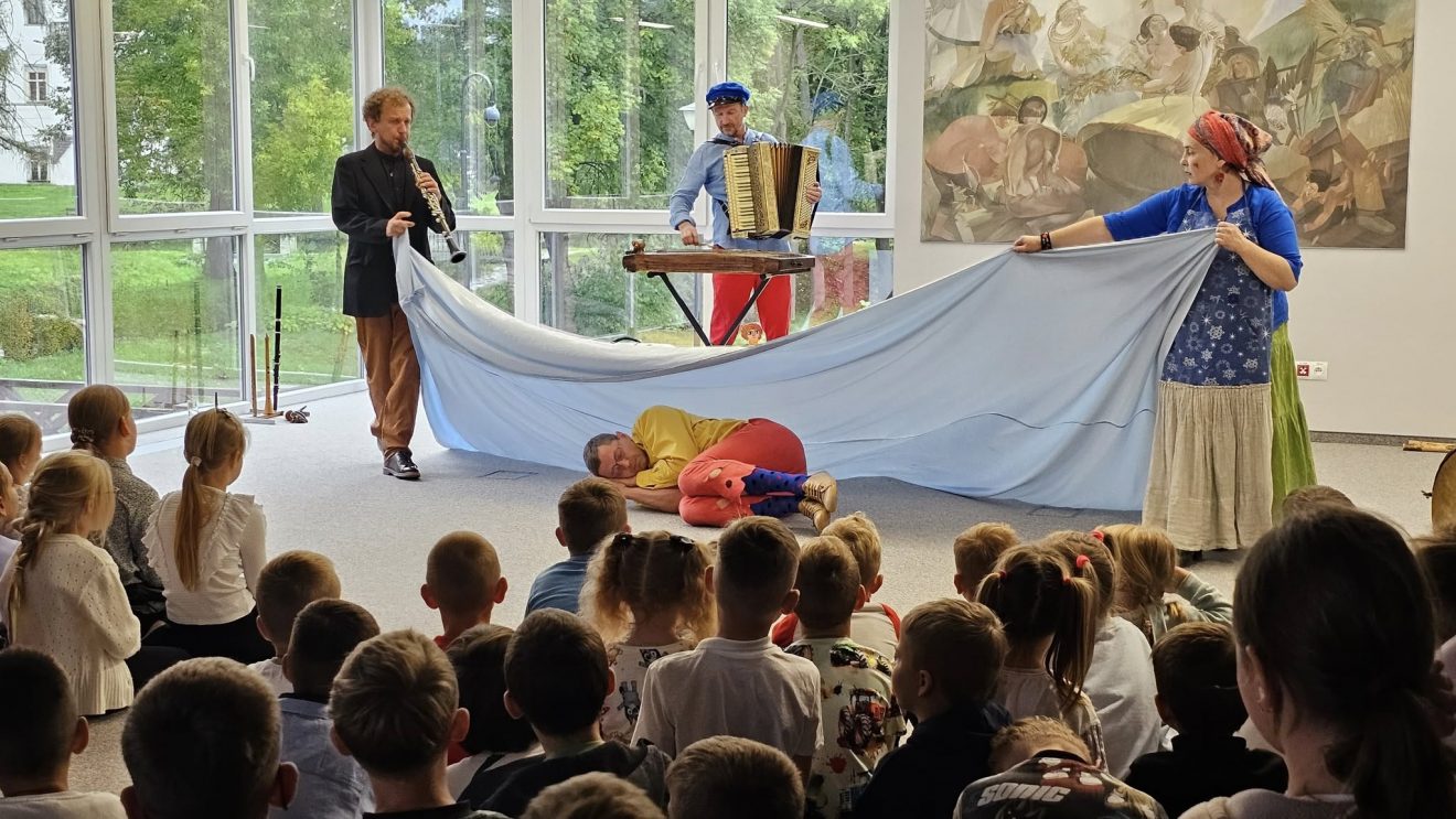 Teatrzyk „Słuchaj uchem” dla najmłodszych szydłowieckich widzów