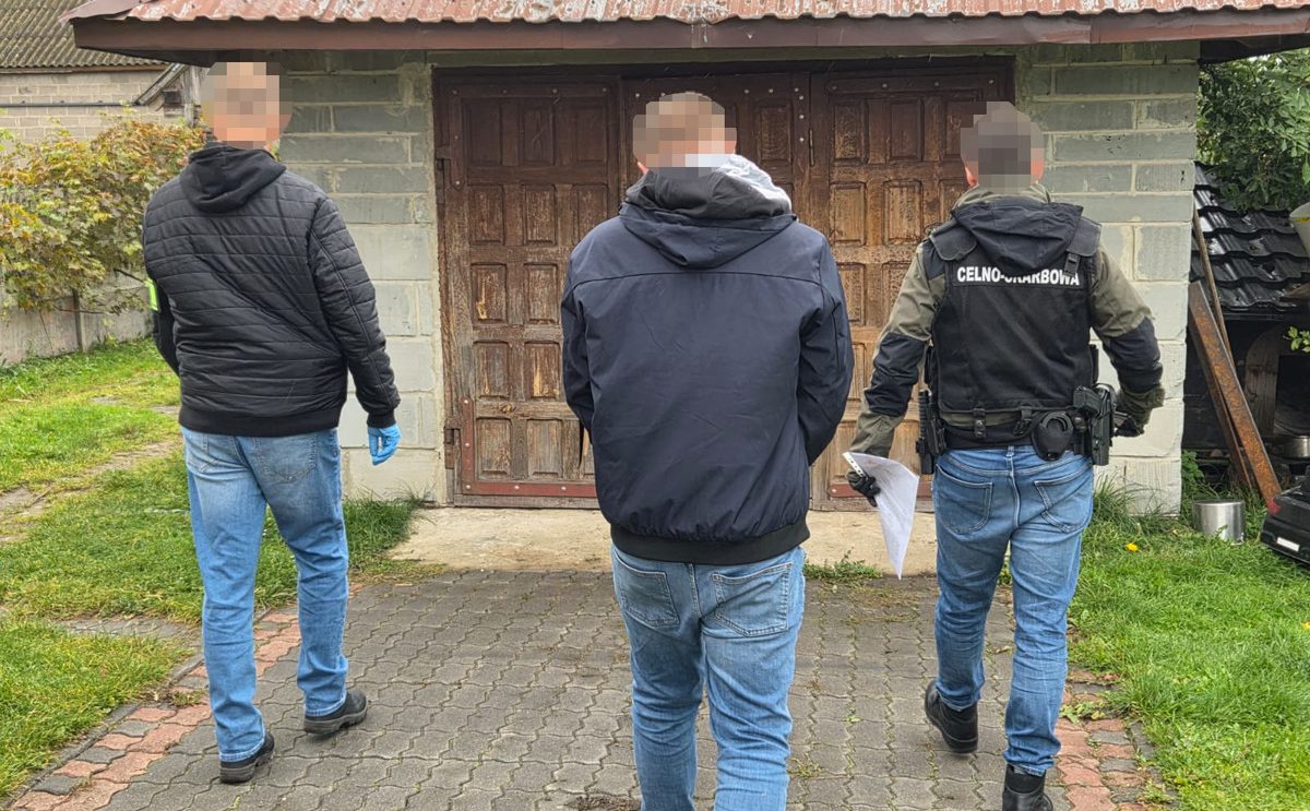 Zatrzymania w powiecie szydłowieckim. Policja rozbiła grupę przestępczą handlującą nielegalnym paliwem Zatrzymania w powiecie szydłowieckim. Policja rozbiła grupę przestępczą handlującą nielegalnym paliwem