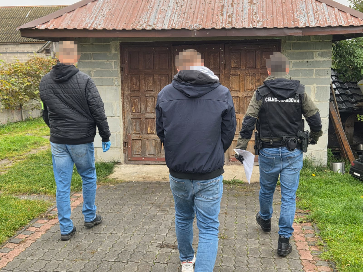 Zatrzymania w powiecie szydłowieckim. Policja rozbiła grupę przestępczą handlującą nielegalnym paliwem