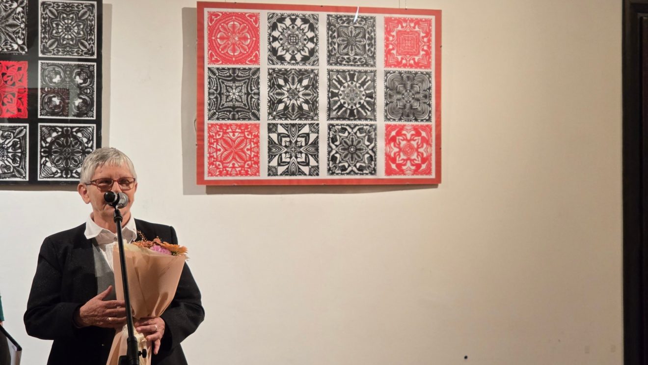 „Lucyna Kozłowska – Wzór i symetria” – nowa wystawa w Galerii S w szydłowieckim Zamku już otwarta!