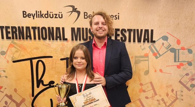 Szydłowiecka wokalistka podbija Turcję! Aleksandra Tarka z nagrodami na międzynarodowym festiwalu w Stambule