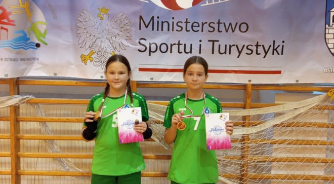 Udany występ młodych siatkarek z Akademii Skrzata w ogólnopolskim turnieju