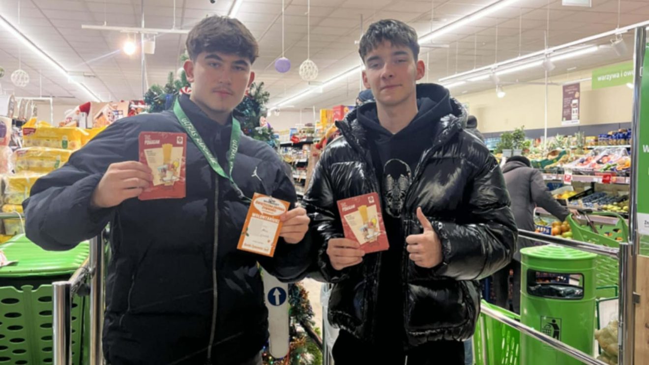 906 kilogramów dobra! Rekordowa świąteczna zbiórka żywności w LO im. Henryka Sienkiewicza w Szydłowcu