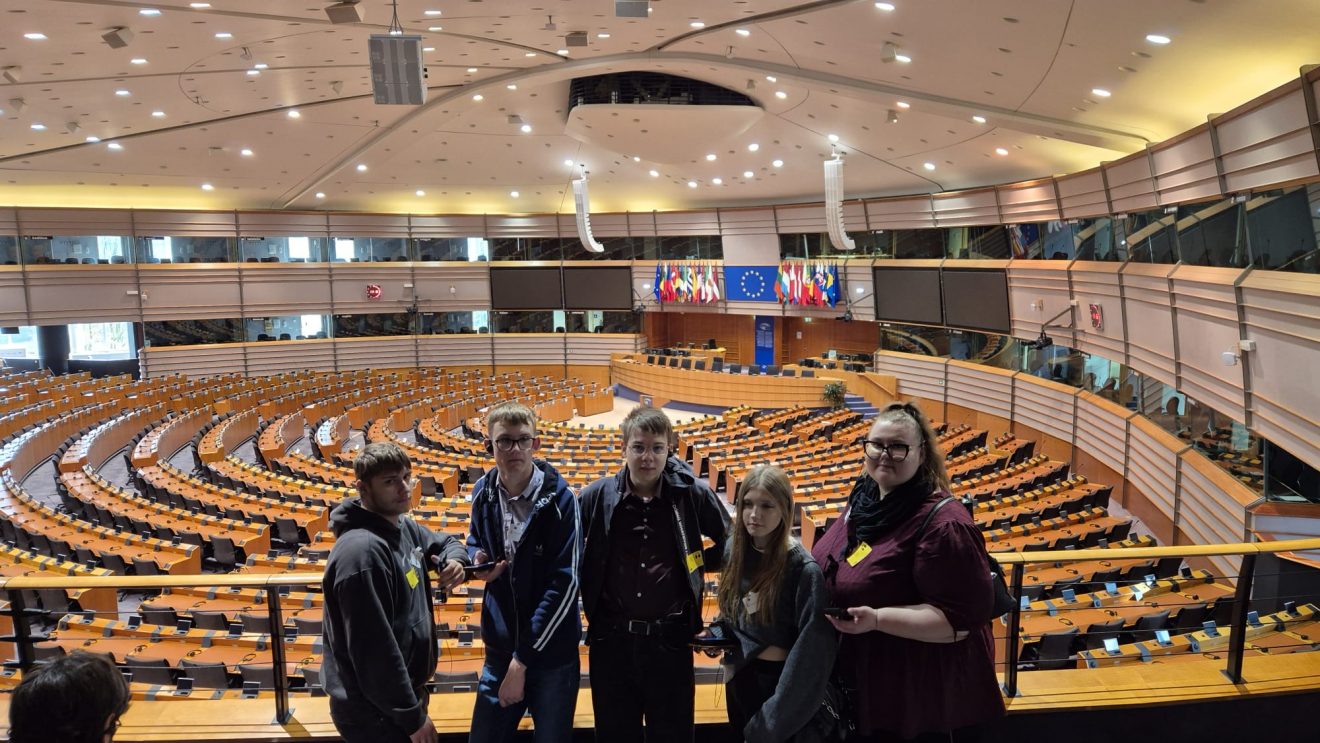 „Z Mazowsza do Brukseli” – młodzież z Orońska rozwija kompetencje liderów