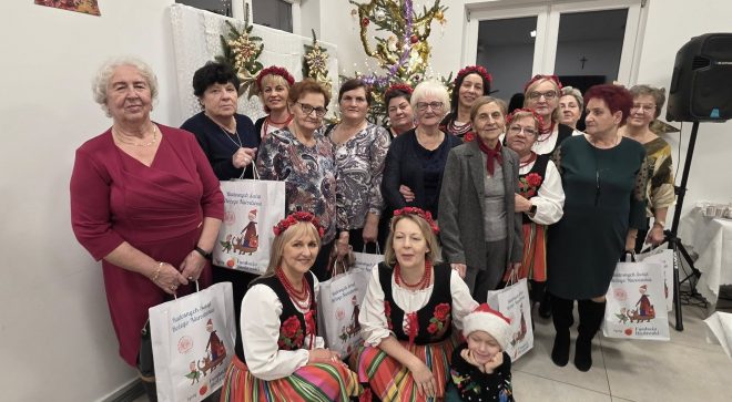 Koło Gospodyń Wiejskich w Lipienicach podsumowało rok spotkań z seniorami podczas świątecznego wydarzenia