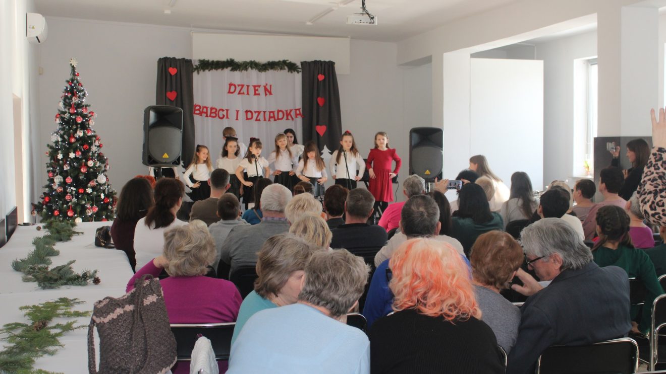 Dzień Babci i Dziadka w Gminnym Ośrodku Kultury w Chlewiskach