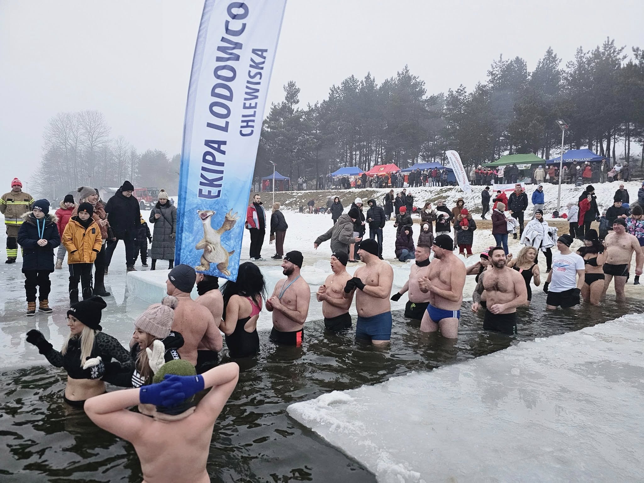 Zimowa odwaga i wspólna pomoc. IX Zlot Morsów w Jastrzębiu za nami