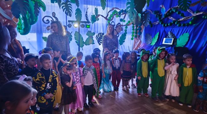 Tropikalna dżungla i karnawałowa radość u Małych Odkrywców