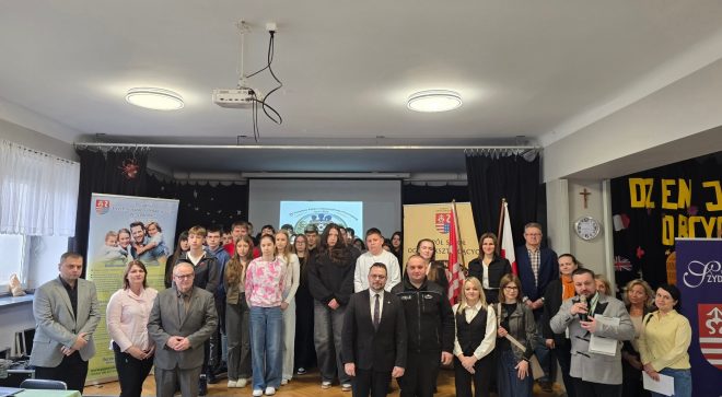 IV Powiatowy Konkurs Pierwszej Pomocy Przedmedycznej w Szydłowcu. Uczniowie uczyli się ratować życie