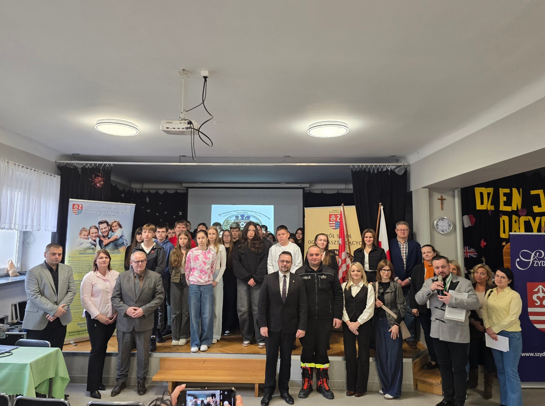 IV Powiatowy Konkurs Pierwszej Pomocy Przedmedycznej w Szydłowcu. Uczniowie uczyli się ratować życie