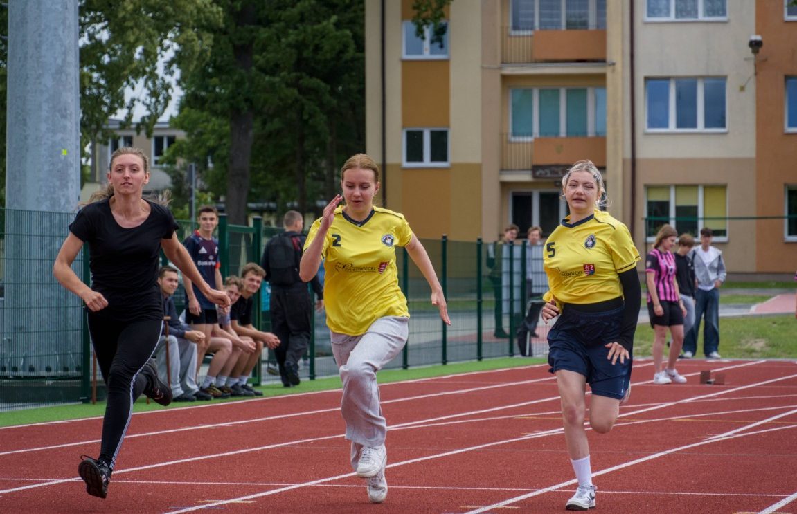 XIV Powiatowe Igrzyska Młodzieży Szkolnej w Szydłowcu. Ponad 200 uczniów rywalizowało na stadionie ZS im. KOP XIV Powiatowe Igrzyska Młodzieży Szkolnej w Szydłowcu. Ponad 200 uczniów rywalizowało na stadionie ZS im. KOP