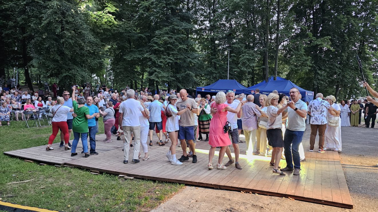 Tradycja, muzyka i regionalne smaki nad zalewem. Za nami IV Powiatowy Przegląd Dorobku Artystycznego i Kulinarnego Gmin!