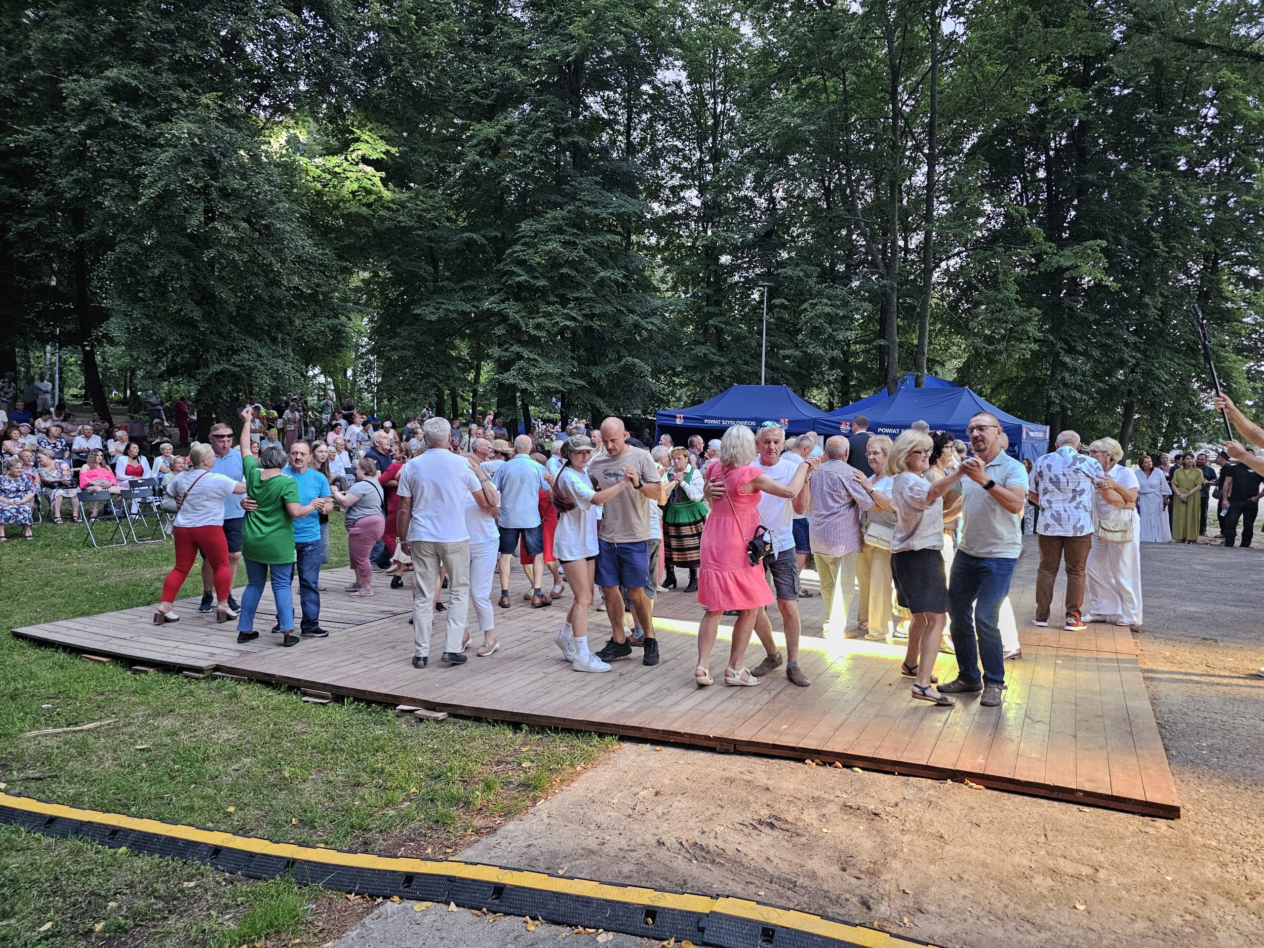 Tradycja, muzyka i regionalne smaki nad zalewem. Za nami IV Powiatowy Przegląd Dorobku Artystycznego i Kulinarnego Gmin!