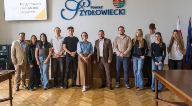 Młodzieżowa Rada Powiatu w Szydłowcu uczy się pozyskiwać fundusze. Trwa cykl szkoleń