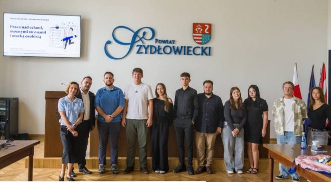 Młodzieżowa Rada Powiatu rozpoczęła cykl szkoleń „Od młodych dla młodych” Młodzieżowa Rada Powiatu rozpoczęła cykl szkoleń „Od młodych dla młodych”