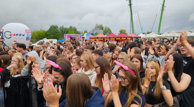 Muzyczny maraton na stadionie Szydłowianki. Za nami 14. edycja Pomidzi Hit Festiwalu
