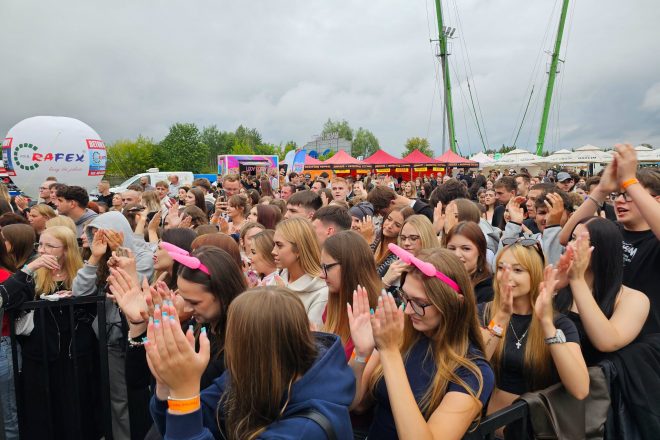 Muzyczny maraton na stadionie Szydłowianki. Za nami 14. edycja Pomidzi Hit Festiwalu