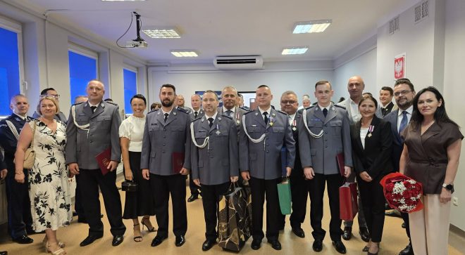 Awanse, odznaczenia i wyjątkowy jubileusz. Szydłowieccy policjanci uczcili swoje święto Awanse, odznaczenia i wyjątkowy jubileusz. Szydłowieccy policjanci uczcili swoje święto