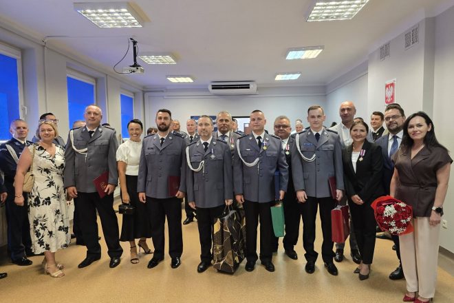 Awanse, odznaczenia i wyjątkowy jubileusz. Szydłowieccy policjanci uczcili swoje święto Awanse, odznaczenia i wyjątkowy jubileusz. Szydłowieccy policjanci uczcili swoje święto
